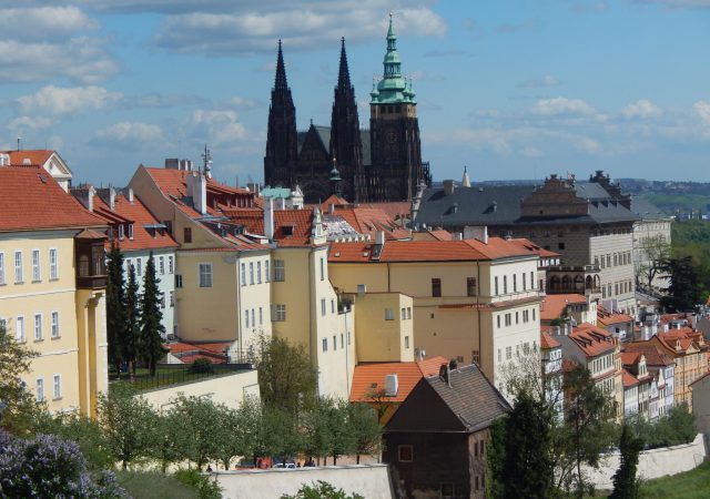 Widok na katedrę i wzgórze zamkowe