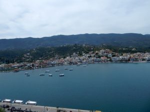 Widok z Poros na Peloponez